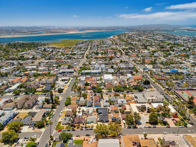 1953 Emerald St, San Diego, California 92109