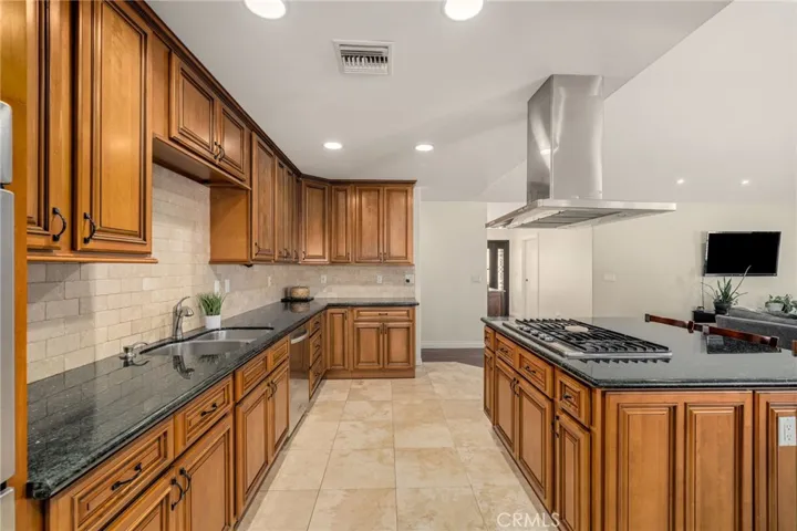 2784 Vuelta Grande, Long Beach, California 90815