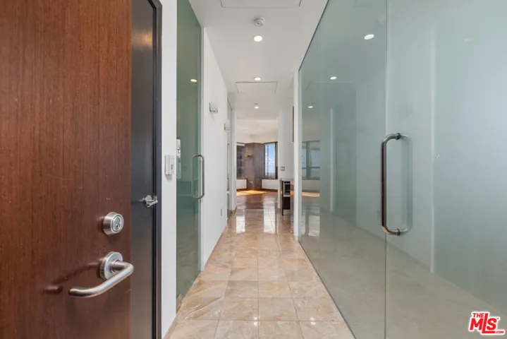 1100 Wilshire Boulevard 2911, Los Angeles, California 90017