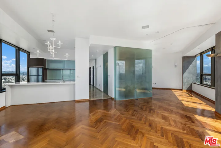 1100 Wilshire Boulevard 2911, Los Angeles, California 90017