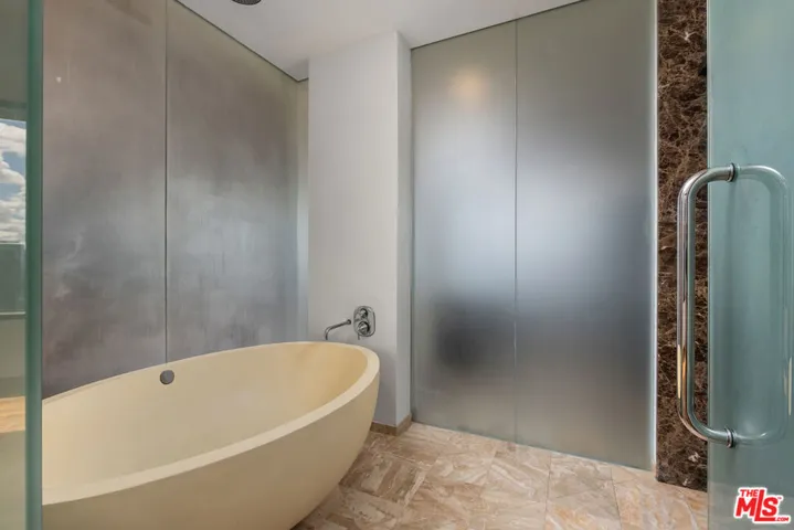 1100 Wilshire Boulevard 2911, Los Angeles, California 90017