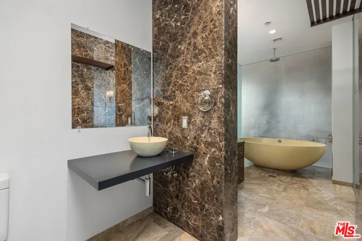 1100 Wilshire Boulevard 2911, Los Angeles, California 90017