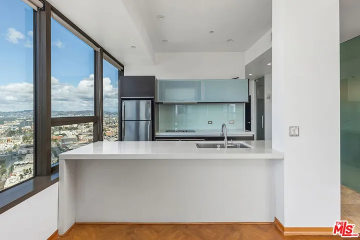1100 Wilshire Boulevard 2911, Los Angeles, California 90017