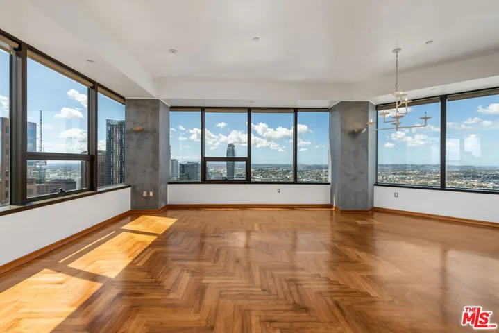 1100 Wilshire Boulevard 2911, Los Angeles, California 90017