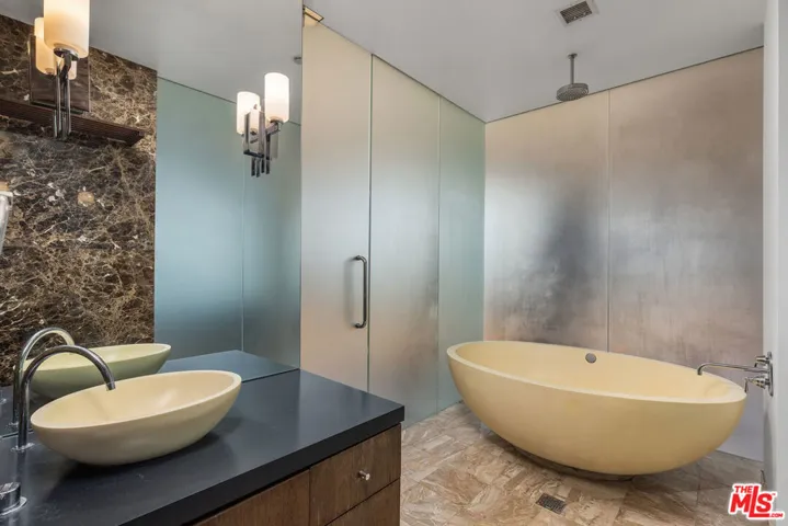 1100 Wilshire Boulevard 2911, Los Angeles, California 90017