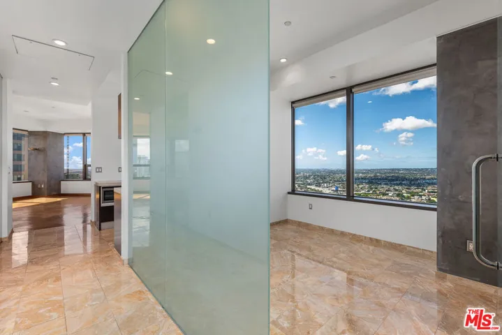 1100 Wilshire Boulevard 2911, Los Angeles, California 90017