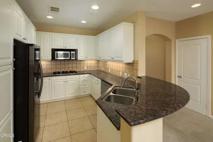 Kitchen and Breakfast Bar