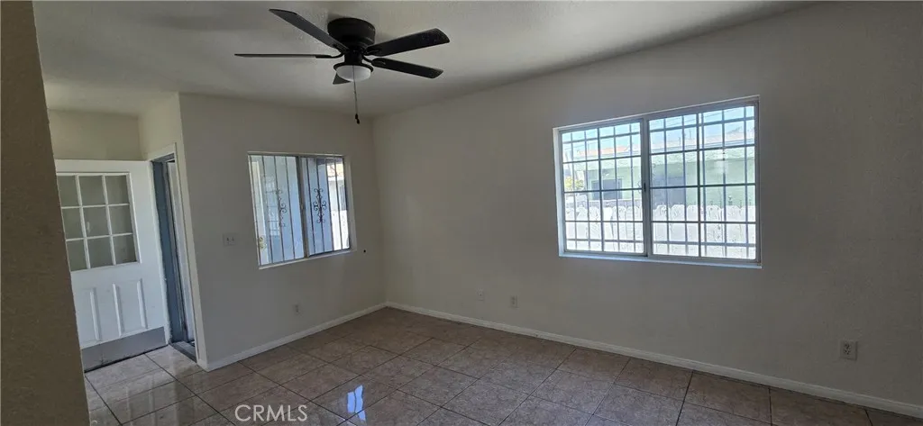 Back Unit Living Room