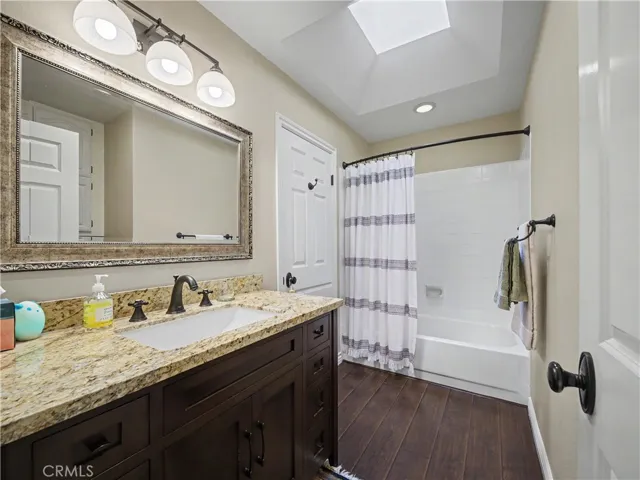Jack & Jill bath from Primary to hallway