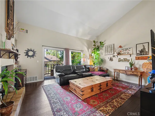 Vaulted ceilings!