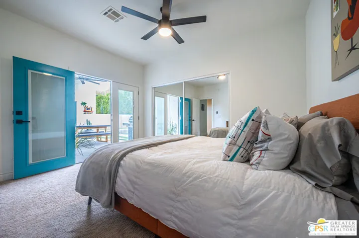 bed 2 door to pool/spa