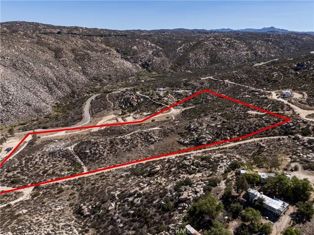 Property line highlight is for an approximate visual indication only and is not to be relied upon.