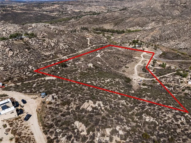 Property line highlight is for an approximate visual indication only and is not to be relied upon.