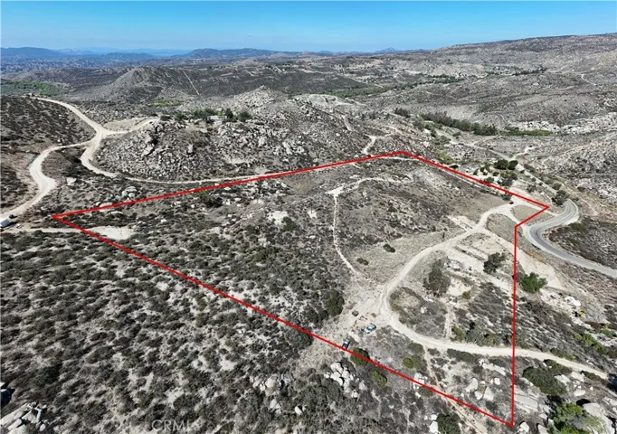 Property line highlight is for an approximate visual indication only and is not to be relied upon.