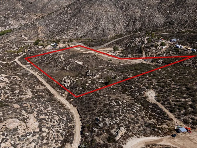 Property line highlight is for an approximate visual indication only and is not to be relied upon.