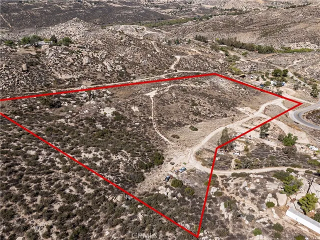 Property line highlight is for an approximate visual indication only and is not to be relied upon.