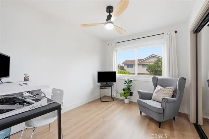 4th bedroom (upstairs)