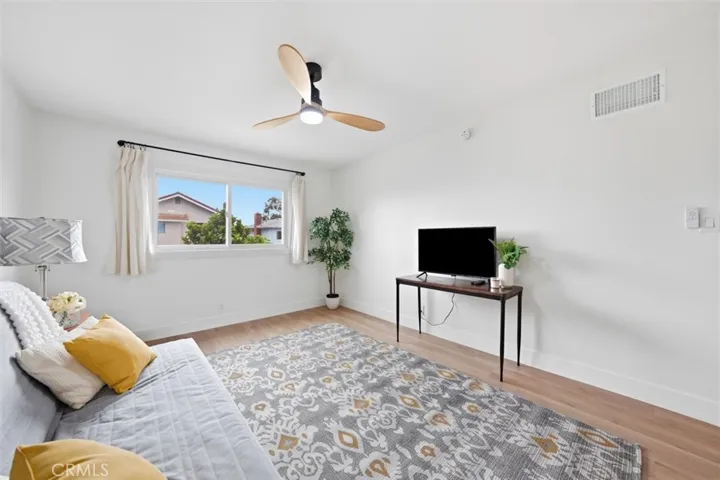 3rd bedroom (upstairs)