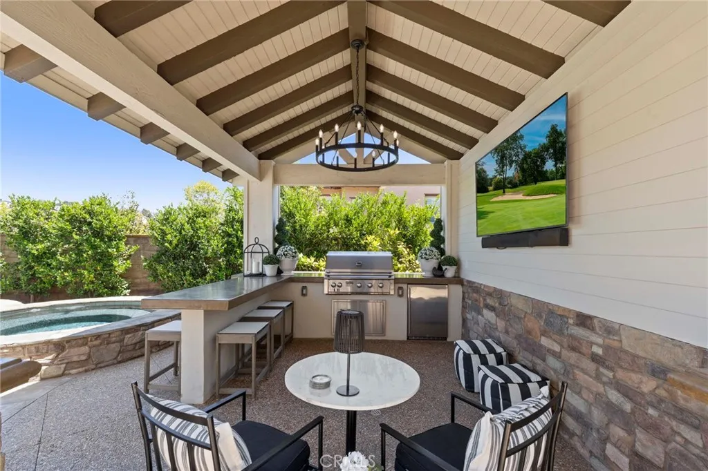 Entertainers outdoor kitchen