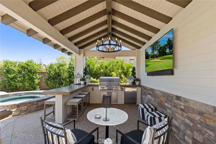 Entertainers outdoor kitchen