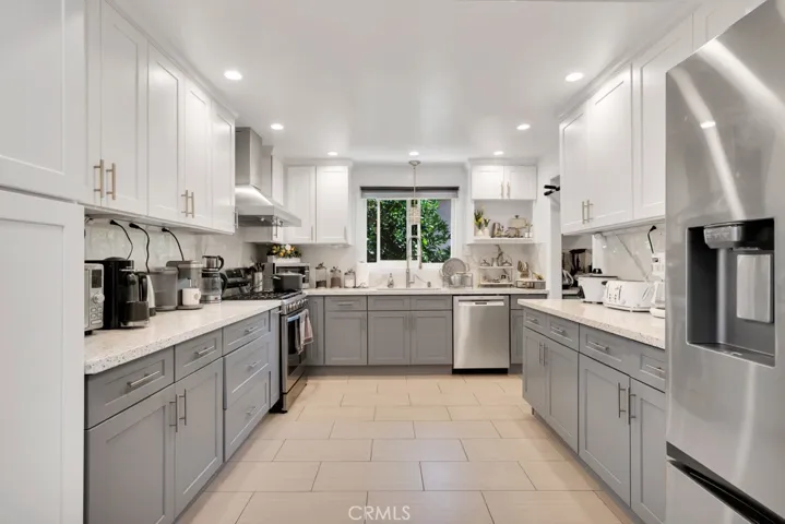 6954 Woodlake Avenue, West Hills, California 91307