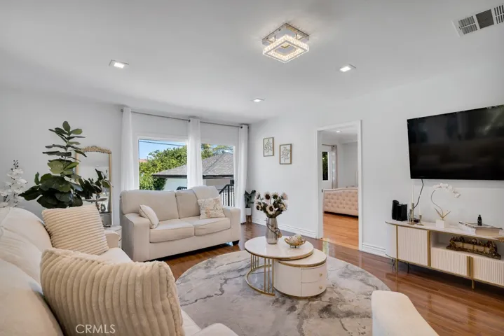 6954 Woodlake Avenue, West Hills, California 91307