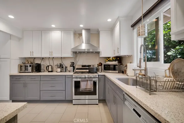 6954 Woodlake Avenue, West Hills, California 91307