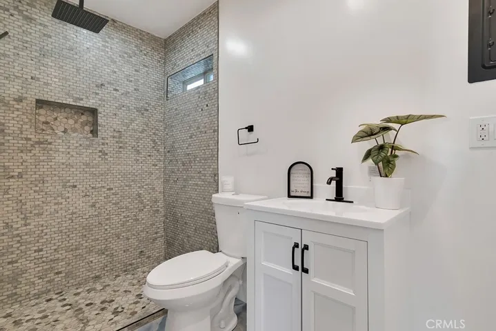6954 Woodlake Avenue, West Hills, California 91307