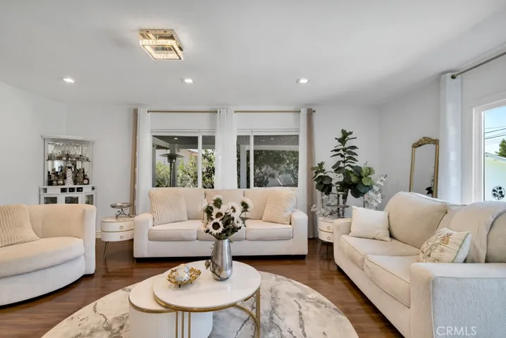 6954 Woodlake Avenue, West Hills, California 91307