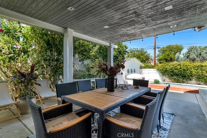 6954 Woodlake Avenue, West Hills, California 91307