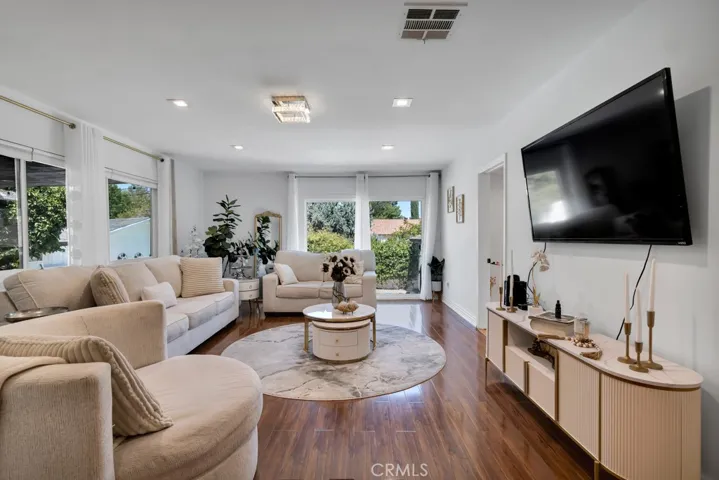 6954 Woodlake Avenue, West Hills, California 91307
