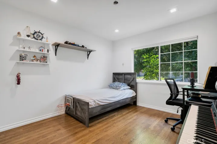6954 Woodlake Avenue, West Hills, California 91307