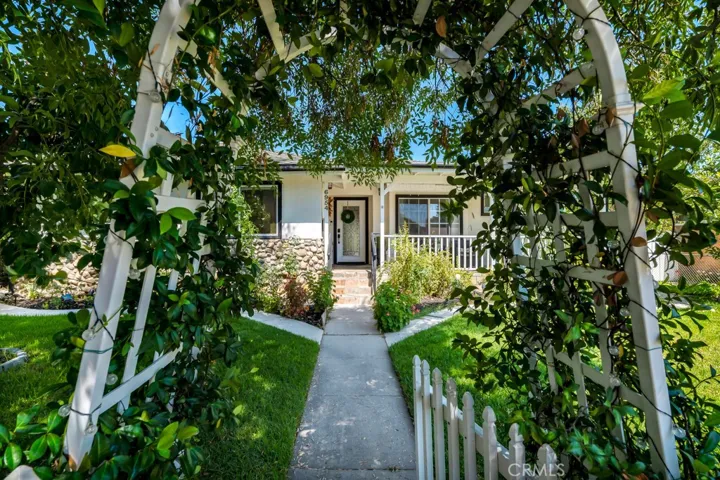 6954 Woodlake Avenue, West Hills, California 91307