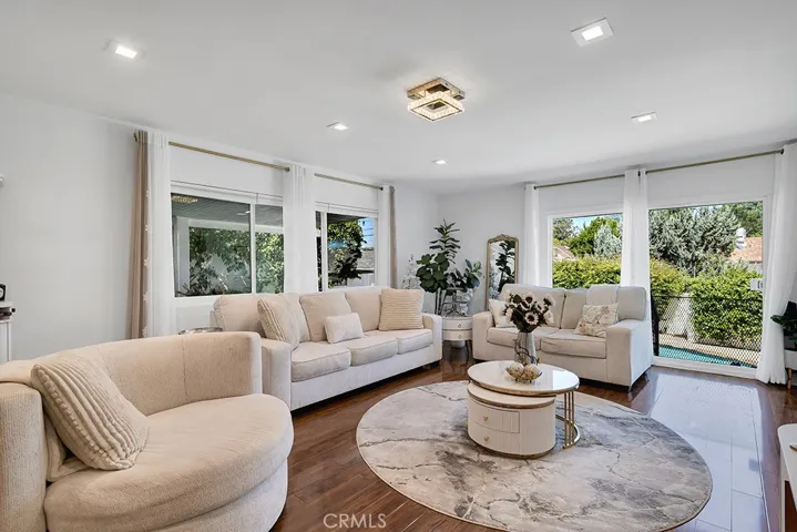 6954 Woodlake Avenue, West Hills, California 91307