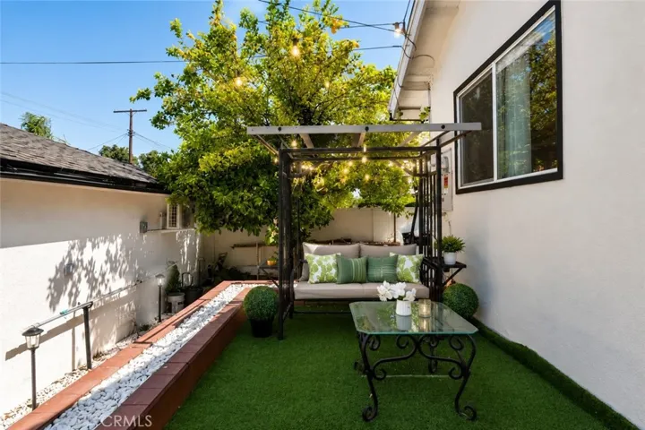 6954 Woodlake Avenue, West Hills, California 91307