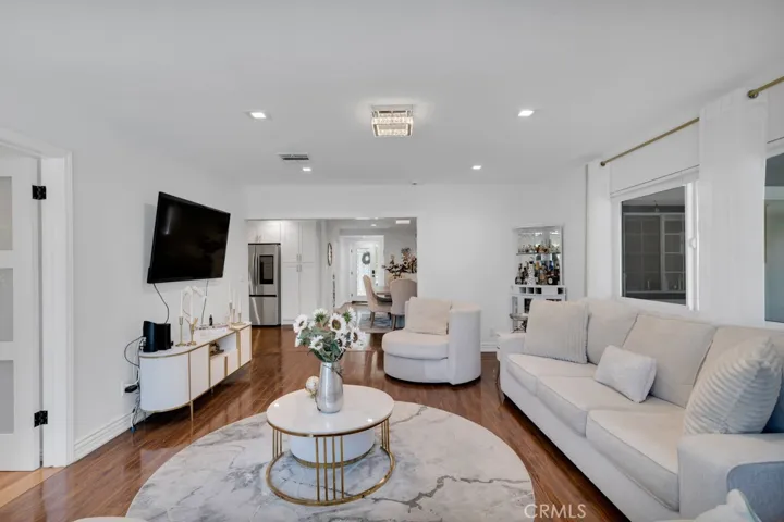 6954 Woodlake Avenue, West Hills, California 91307