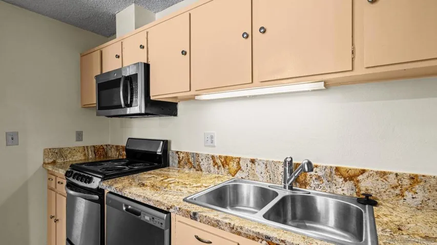 3050 Rue D’orleans 423, San Diego, California 92110