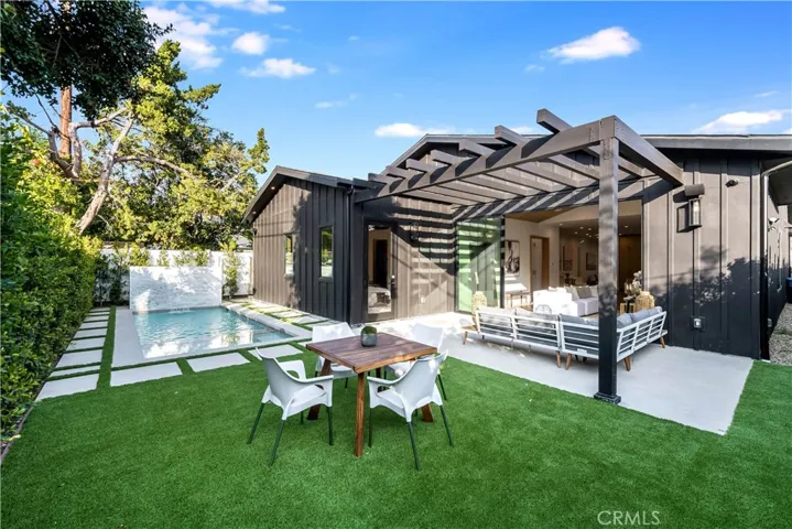 5323 Allott Avenue, Sherman Oaks, California 91401