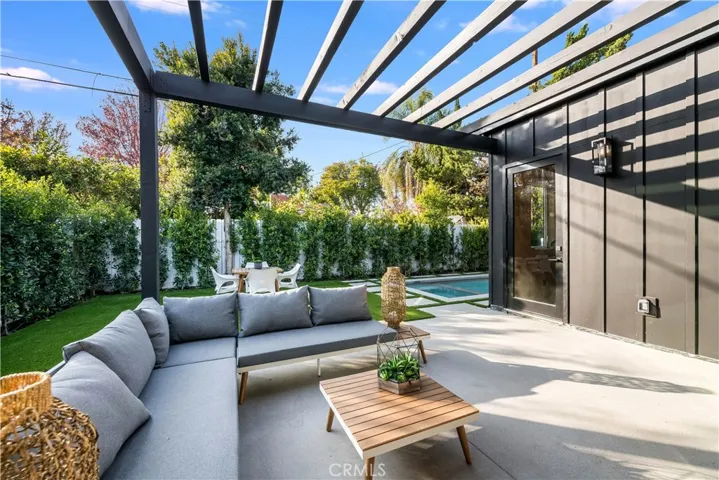 5323 Allott Avenue, Sherman Oaks, California 91401