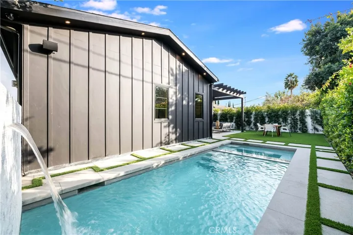5323 Allott Avenue, Sherman Oaks, California 91401