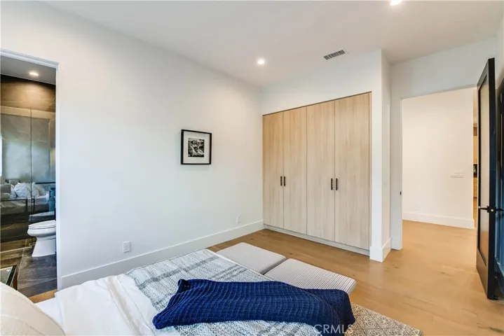 5323 Allott Avenue, Sherman Oaks, California 91401