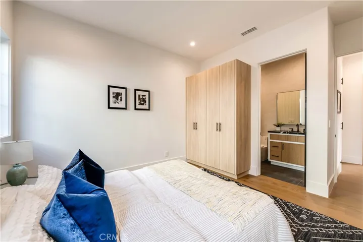 5323 Allott Avenue, Sherman Oaks, California 91401