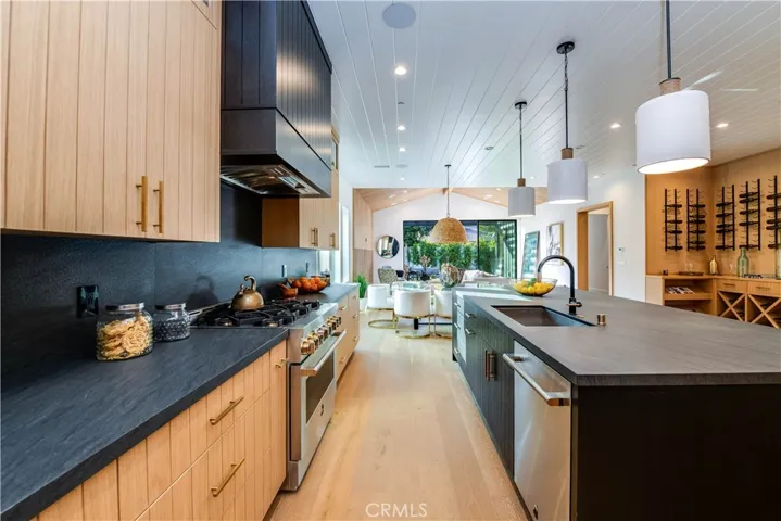5323 Allott Avenue, Sherman Oaks, California 91401