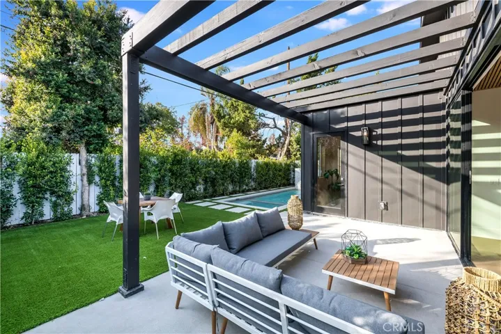 5323 Allott Avenue, Sherman Oaks, California 91401