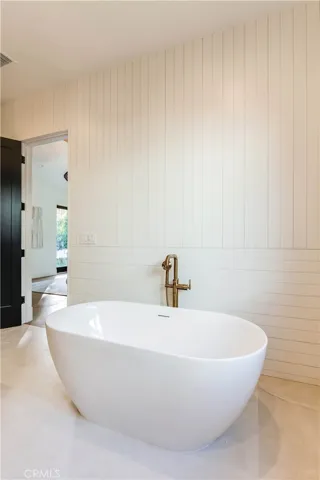 5323 Allott Avenue, Sherman Oaks, California 91401