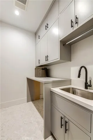 5323 Allott Avenue, Sherman Oaks, California 91401