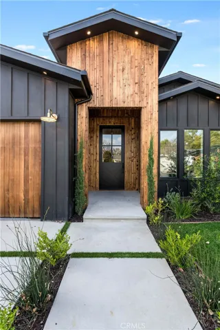 5323 Allott Avenue, Sherman Oaks, California 91401