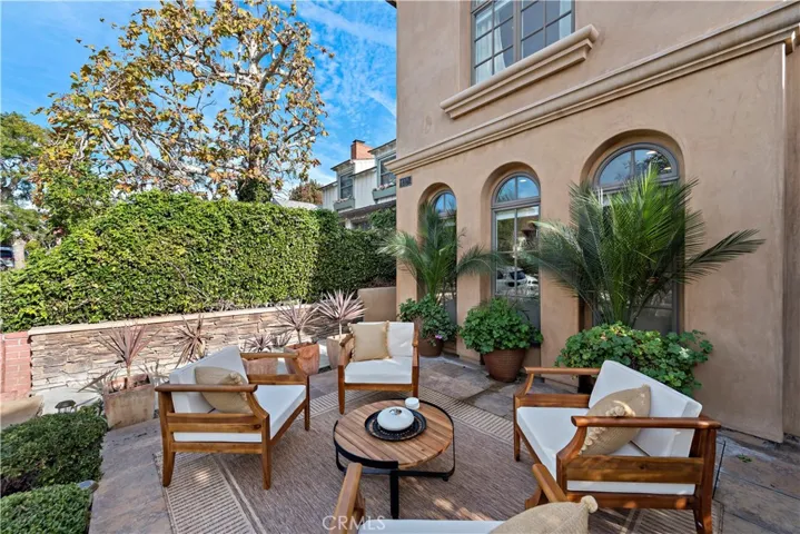 432 Acacia Avenue, Corona Del Mar, California 92625