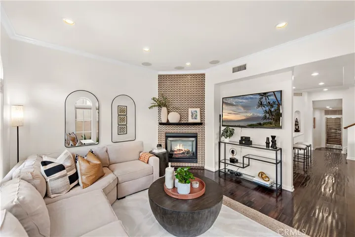 432 Acacia Avenue, Corona Del Mar, California 92625