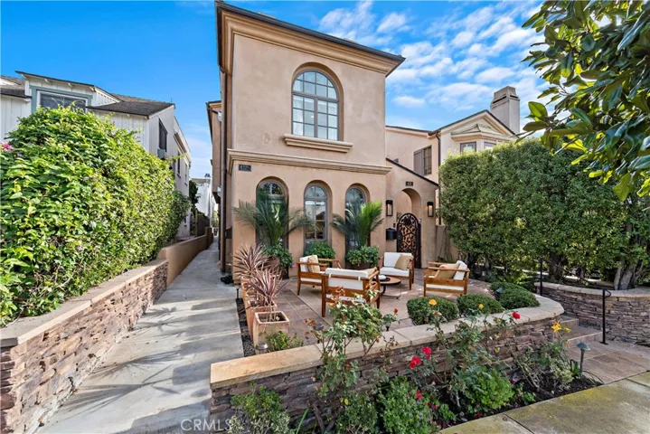 432 Acacia Avenue, Corona Del Mar, California 92625